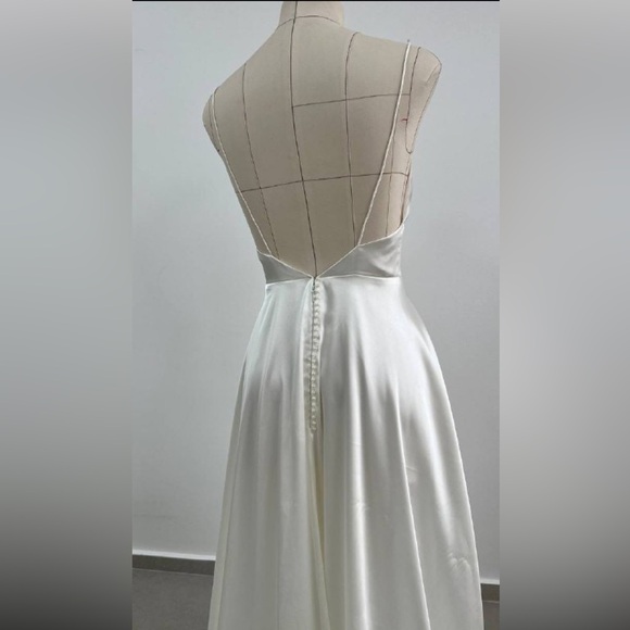 Silk wedding dress - Picture 7 of 12